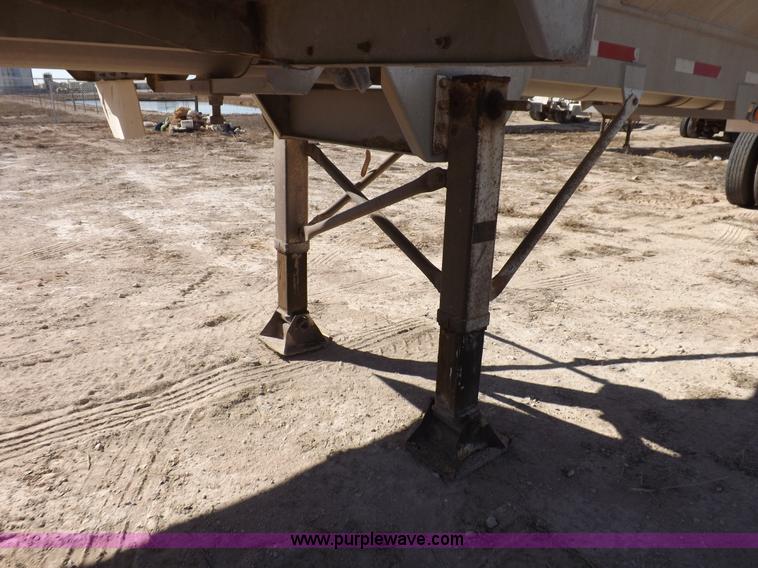 image for item F6315 1996 Pacer hydraulic feed box trailer