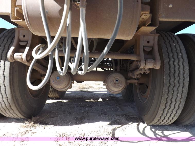 image for item F6315 1996 Pacer hydraulic feed box trailer