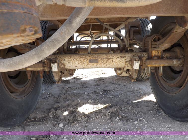 image for item F6315 1996 Pacer hydraulic feed box trailer