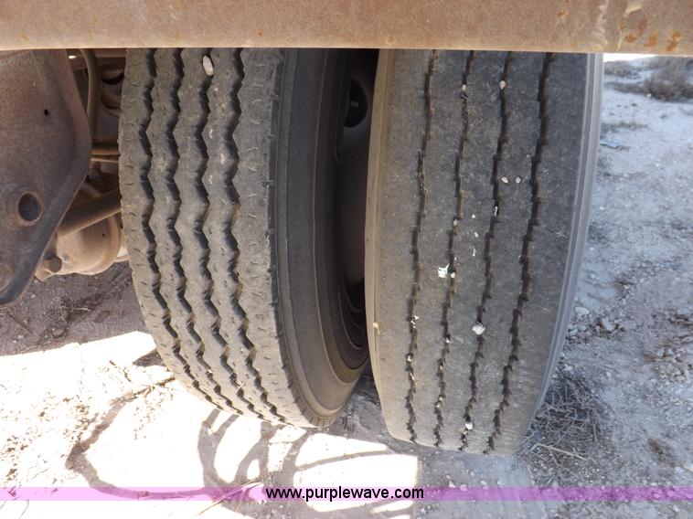 image for item F6315 1996 Pacer hydraulic feed box trailer