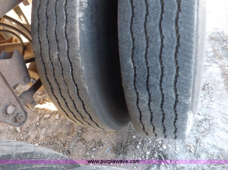 image for item F6315 1996 Pacer hydraulic feed box trailer