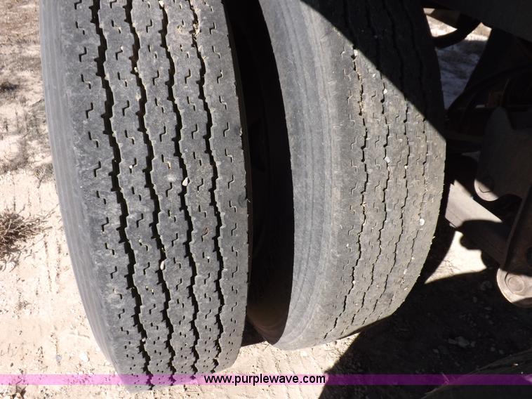 image for item F6315 1996 Pacer hydraulic feed box trailer