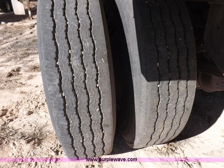 image for item F6315 1996 Pacer hydraulic feed box trailer