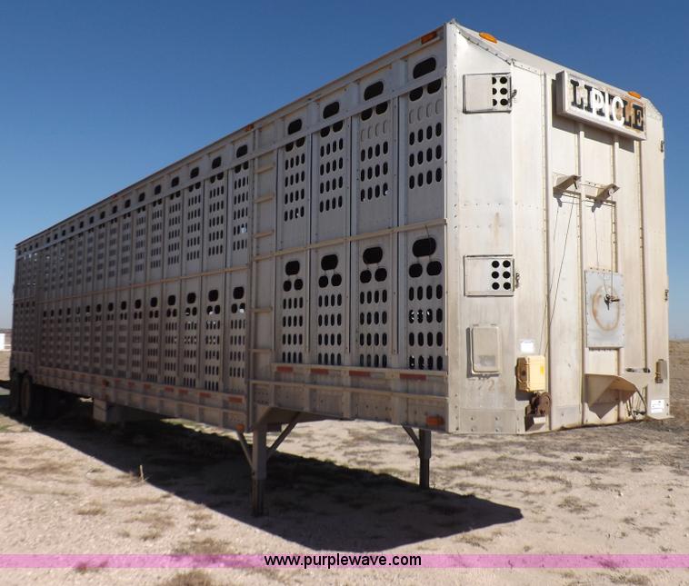 image for item F6316 1991 Barrett livestock trailer