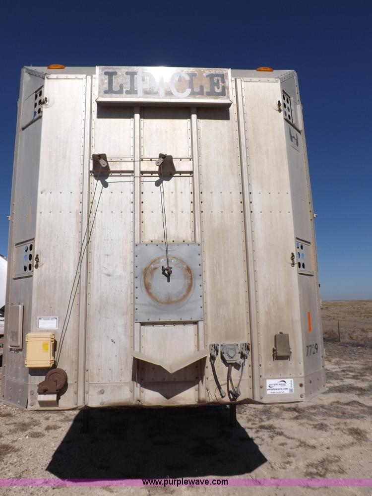 image for item F6316 1991 Barrett livestock trailer