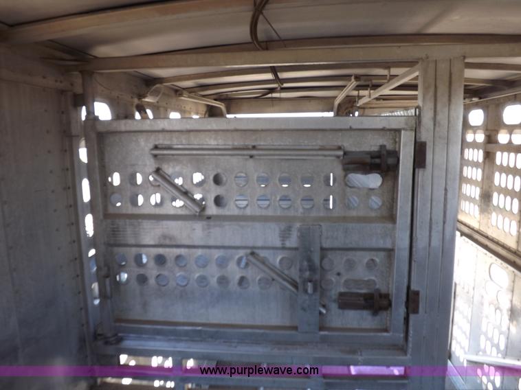 image for item F6316 1991 Barrett livestock trailer