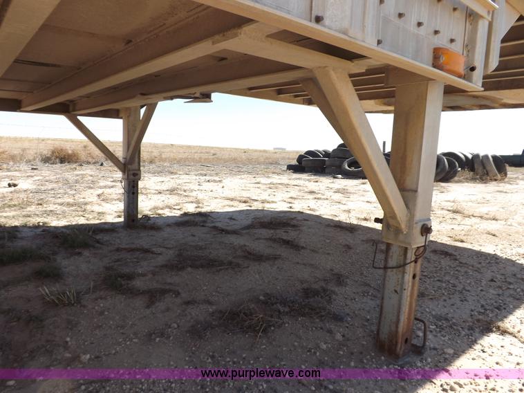 image for item F6316 1991 Barrett livestock trailer