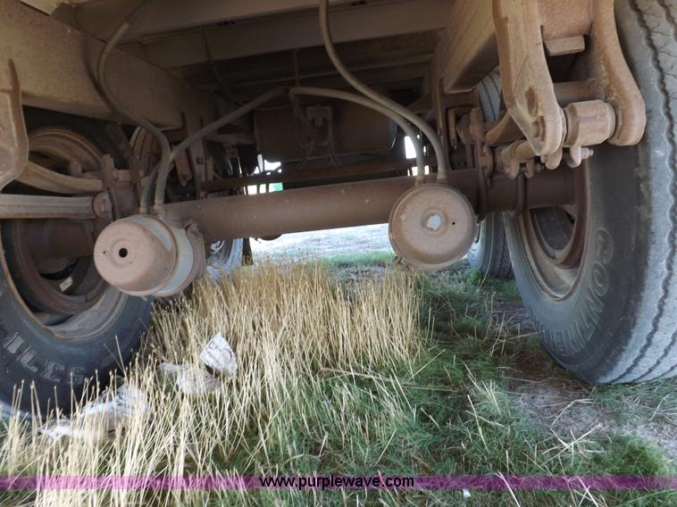 image for item F6316 1991 Barrett livestock trailer