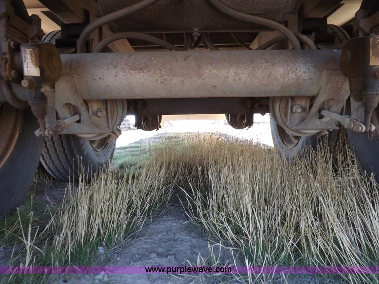 image for item F6316 1991 Barrett livestock trailer