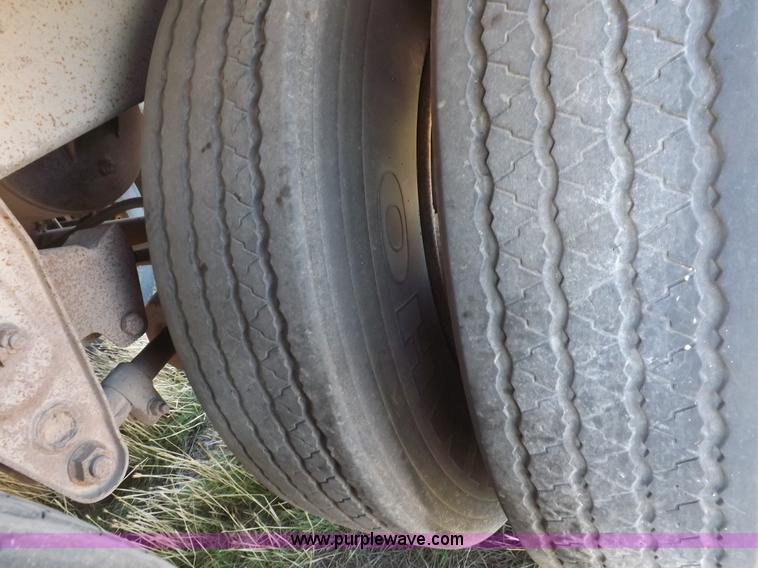 image for item F6316 1991 Barrett livestock trailer