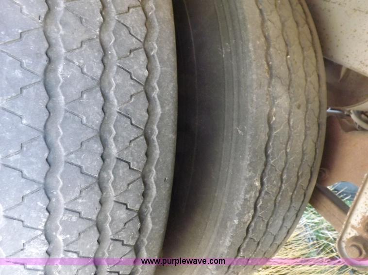 image for item F6316 1991 Barrett livestock trailer