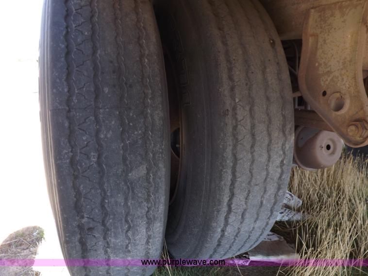 image for item F6316 1991 Barrett livestock trailer