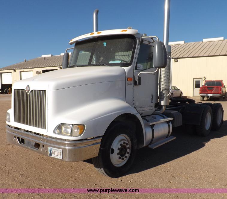 image for item F6318 2003 International 9200i semi truck
