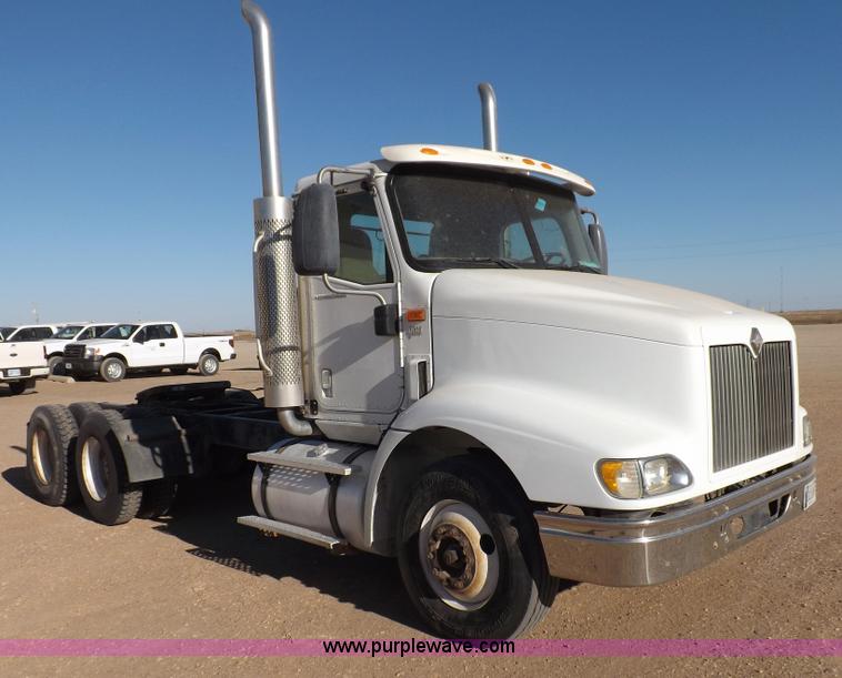 image for item F6318 2003 International 9200i semi truck