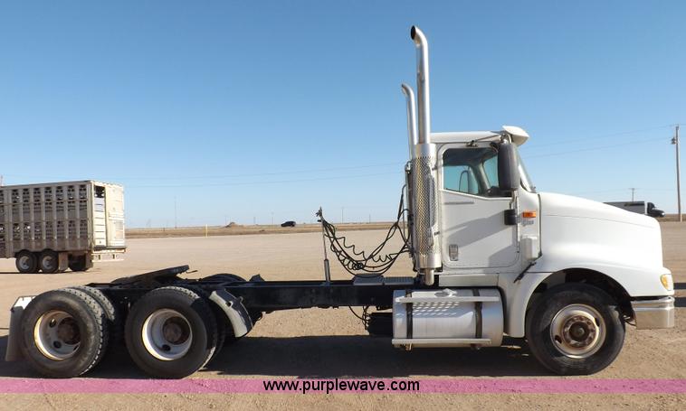 image for item F6318 2003 International 9200i semi truck