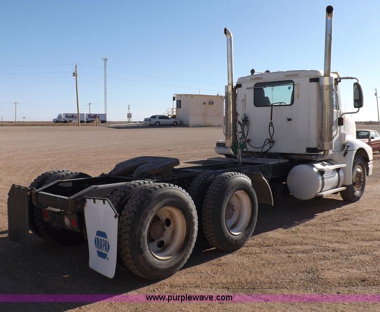 image for item F6318 2003 International 9200i semi truck
