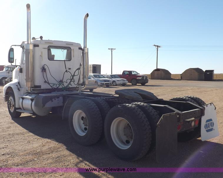 image for item F6318 2003 International 9200i semi truck