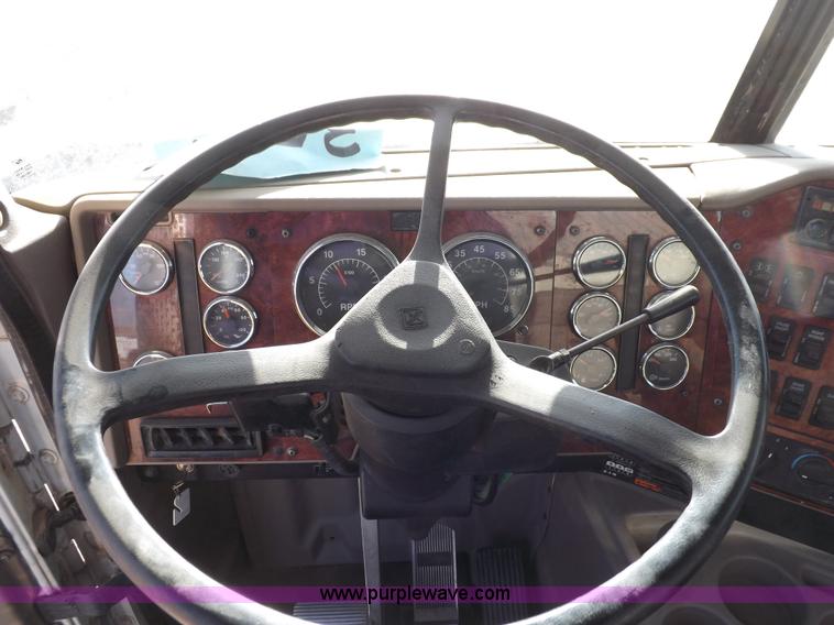 image for item F6318 2003 International 9200i semi truck