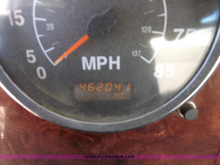 image for item F6318 2003 International 9200i semi truck