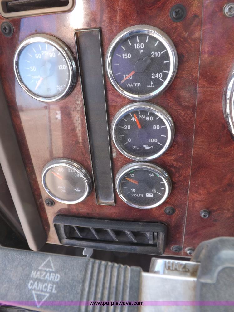 image for item F6318 2003 International 9200i semi truck