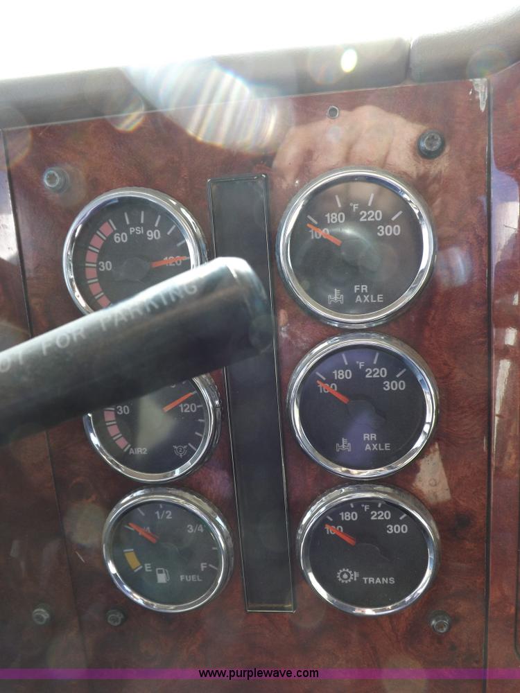 image for item F6318 2003 International 9200i semi truck