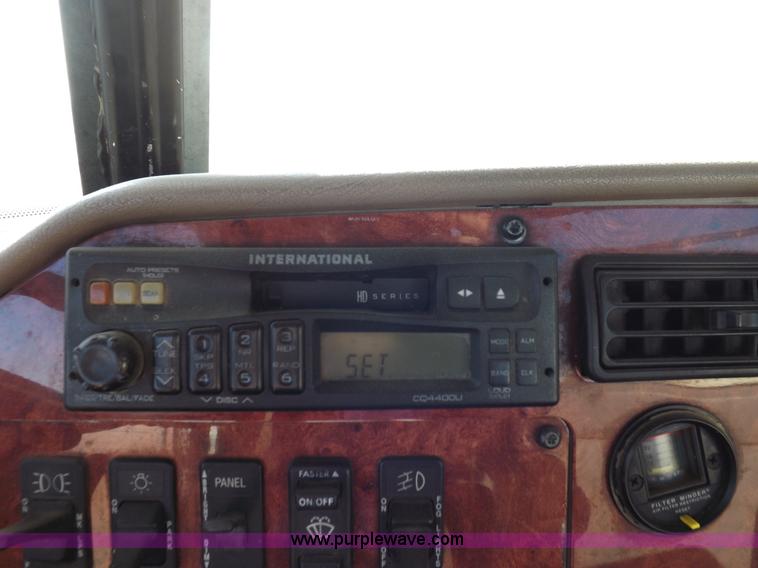 image for item F6318 2003 International 9200i semi truck