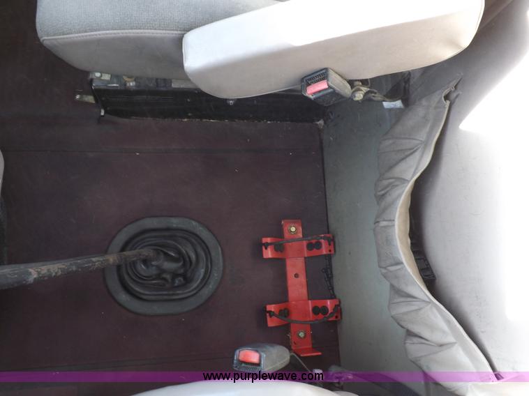 image for item F6318 2003 International 9200i semi truck