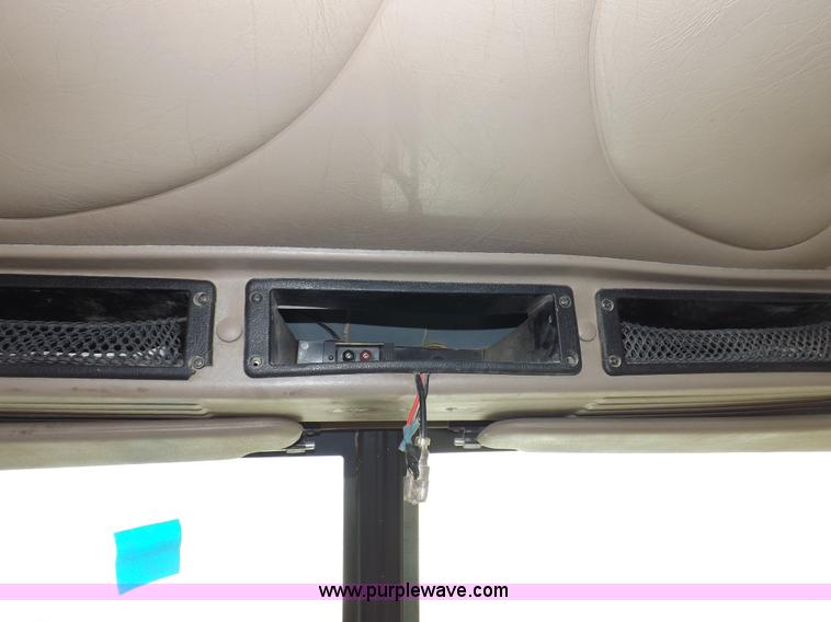 image for item F6318 2003 International 9200i semi truck