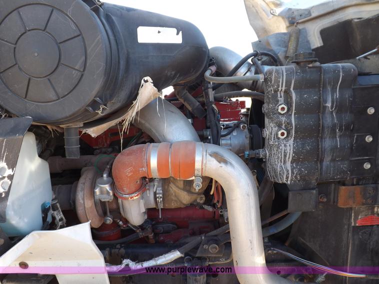 image for item F6318 2003 International 9200i semi truck