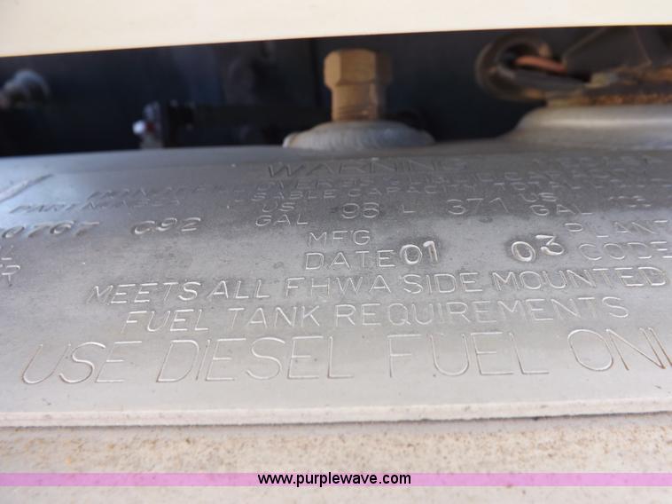 image for item F6318 2003 International 9200i semi truck