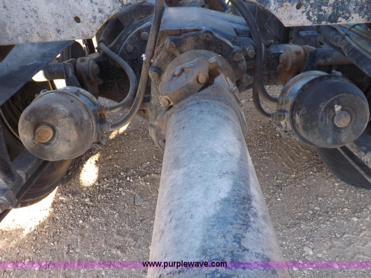 image for item F6318 2003 International 9200i semi truck