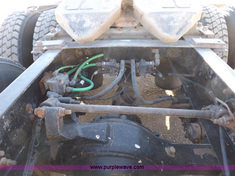 image for item F6318 2003 International 9200i semi truck