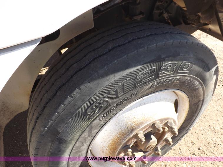 image for item F6318 2003 International 9200i semi truck