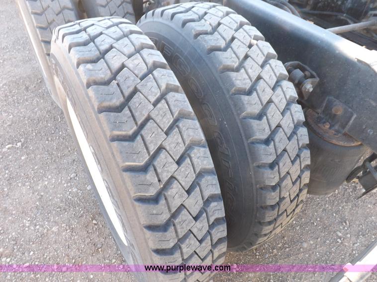 image for item F6318 2003 International 9200i semi truck