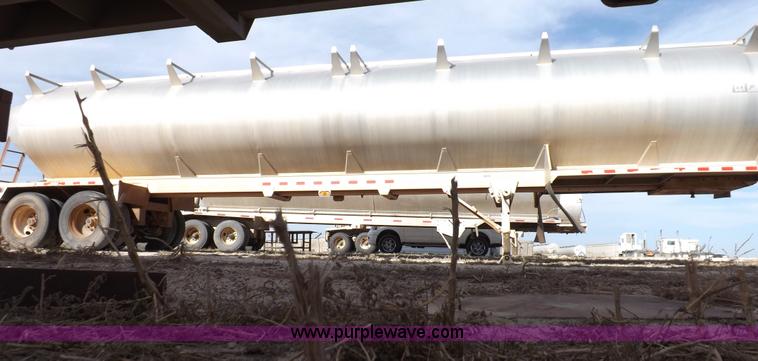 image for item F6339 2000 Pacer hydraulic feed body trailer