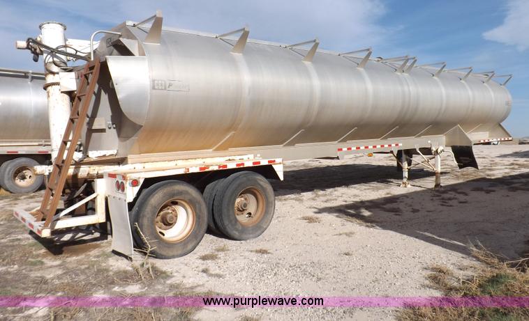 image for item F6339 2000 Pacer hydraulic feed body trailer