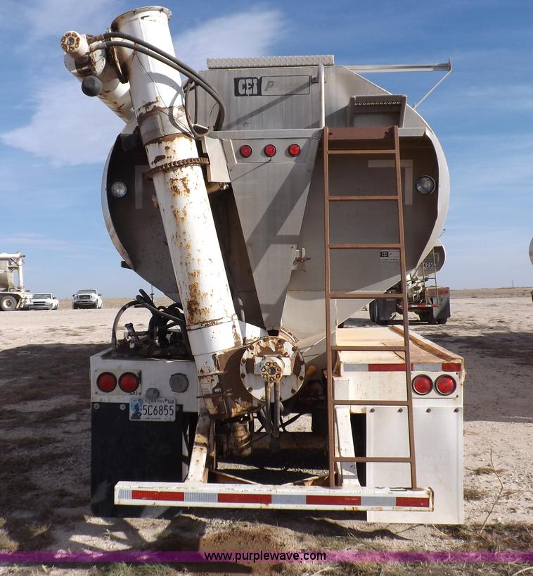 image for item F6339 2000 Pacer hydraulic feed body trailer