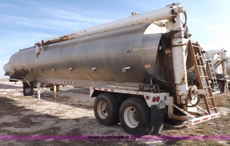 image for item F6339 2000 Pacer hydraulic feed body trailer