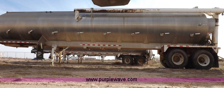 image for item F6339 2000 Pacer hydraulic feed body trailer
