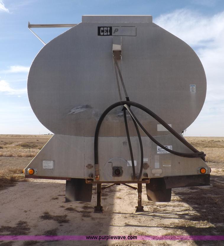 image for item F6339 2000 Pacer hydraulic feed body trailer