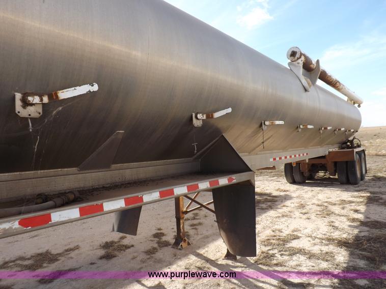 image for item F6339 2000 Pacer hydraulic feed body trailer