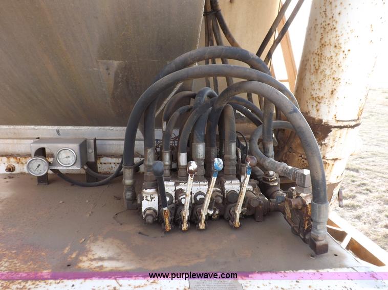 image for item F6339 2000 Pacer hydraulic feed body trailer