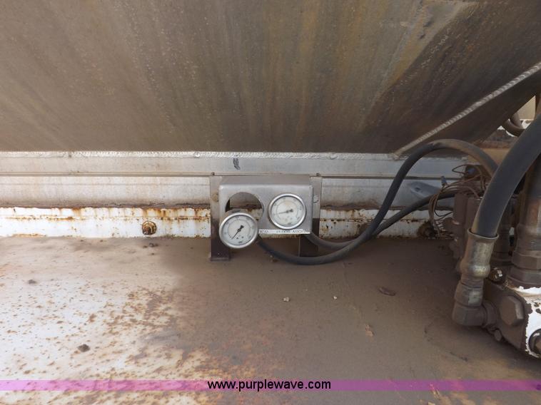 image for item F6339 2000 Pacer hydraulic feed body trailer