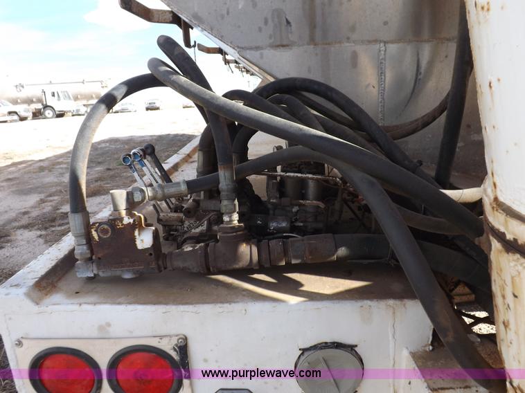 image for item F6339 2000 Pacer hydraulic feed body trailer