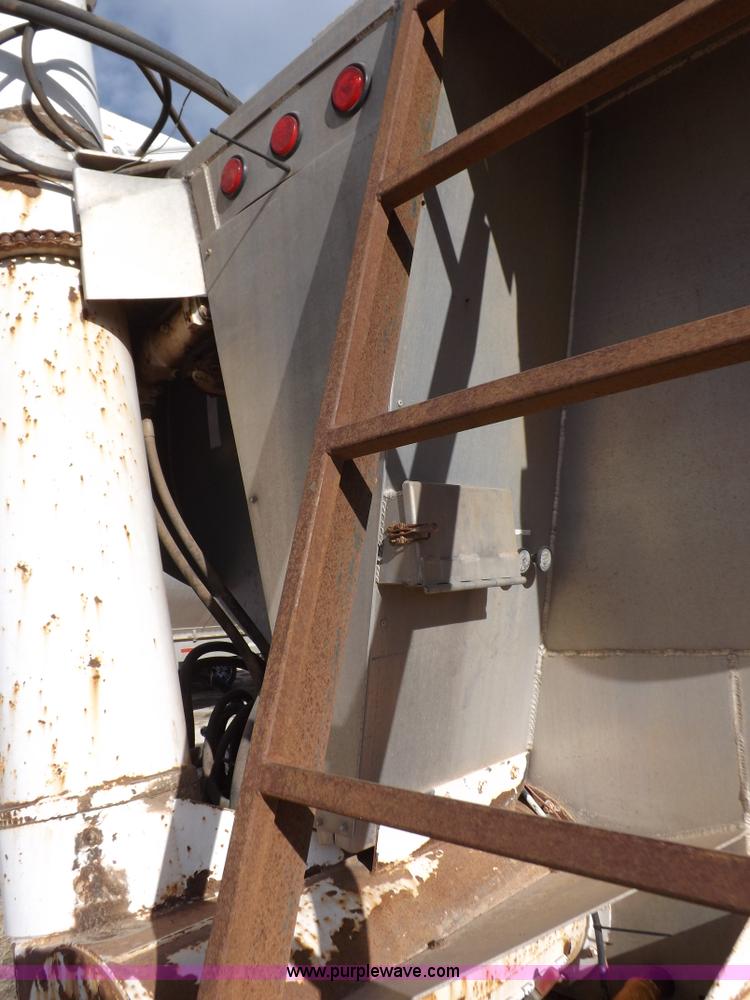 image for item F6339 2000 Pacer hydraulic feed body trailer