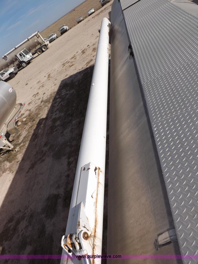 image for item F6339 2000 Pacer hydraulic feed body trailer