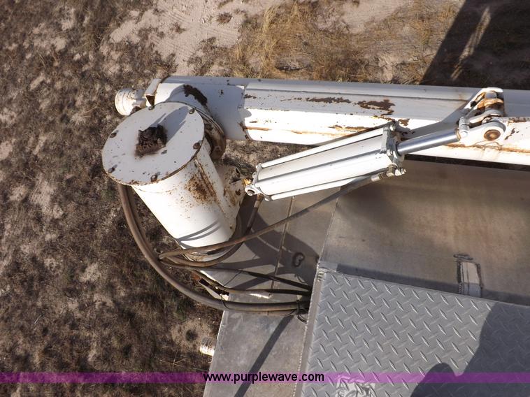 image for item F6339 2000 Pacer hydraulic feed body trailer