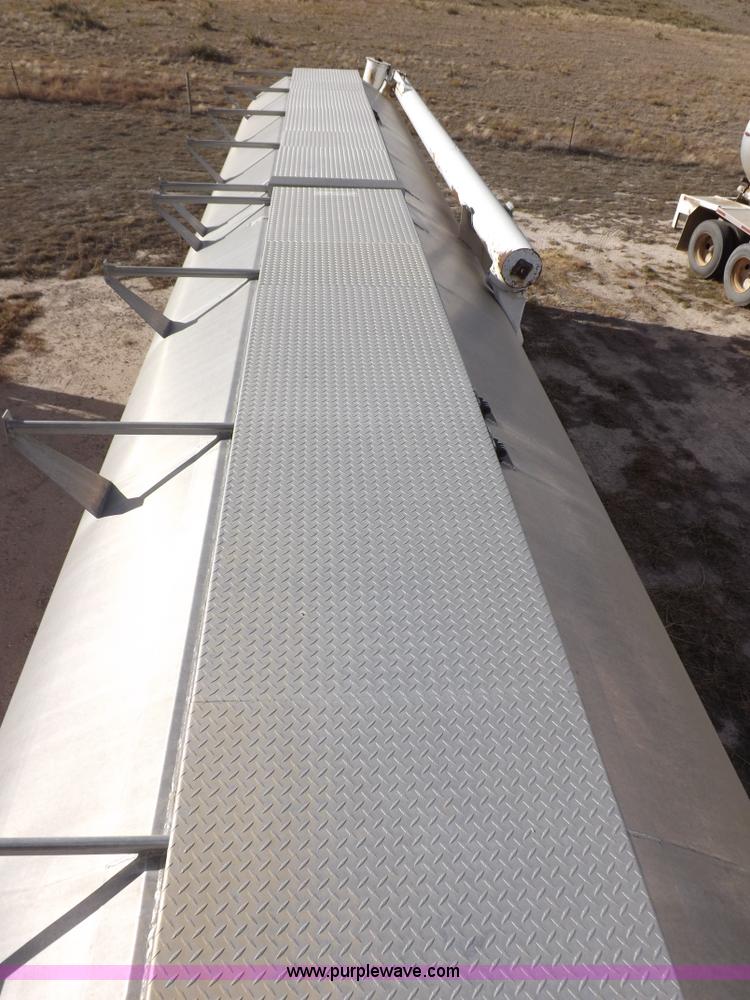 image for item F6339 2000 Pacer hydraulic feed body trailer