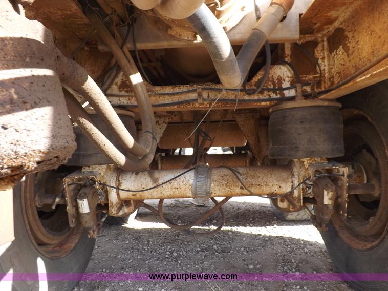 image for item F6339 2000 Pacer hydraulic feed body trailer