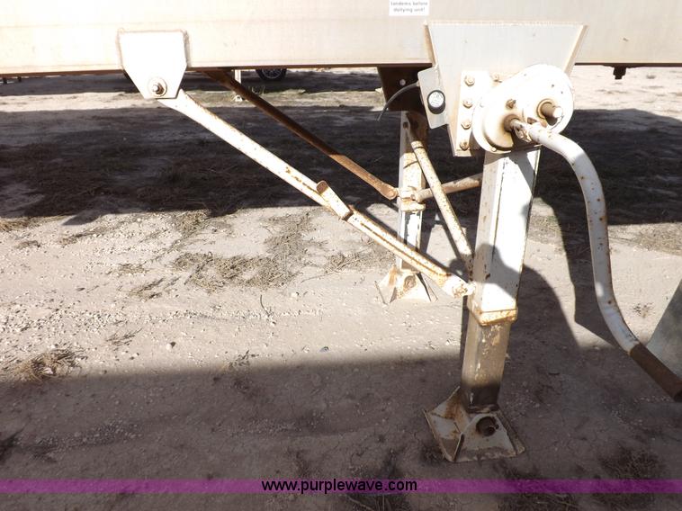 image for item F6339 2000 Pacer hydraulic feed body trailer
